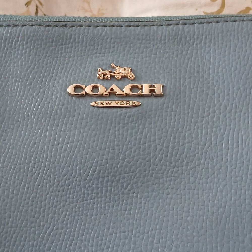 Coach   - Picture 2 of 7